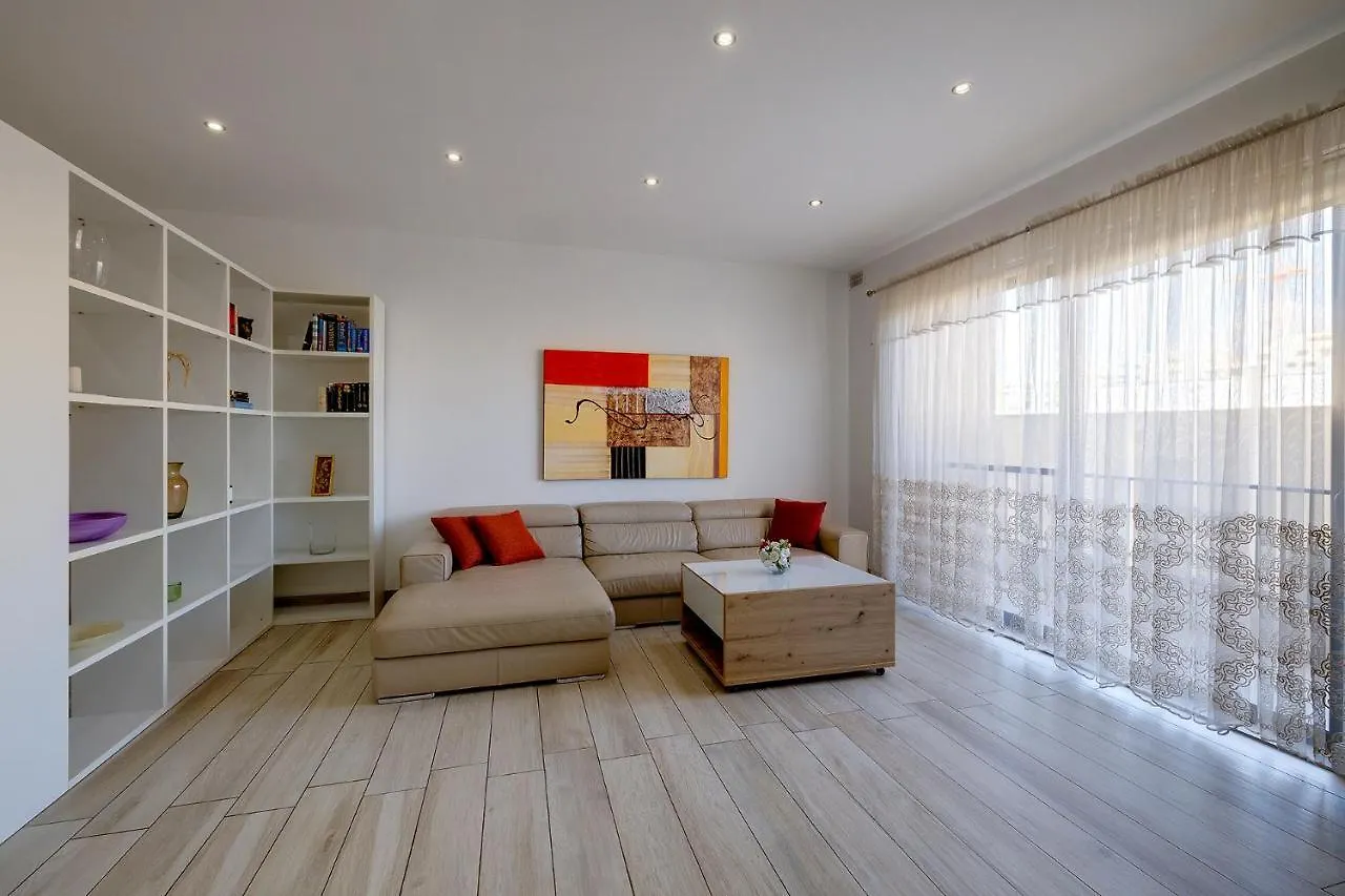 Stylish 3 Bedroom Holiday Apartment In St Julians San Julián