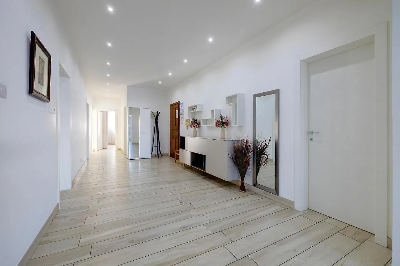 Stylish 3 Bedroom Holiday Apartment In St Julians San Julián